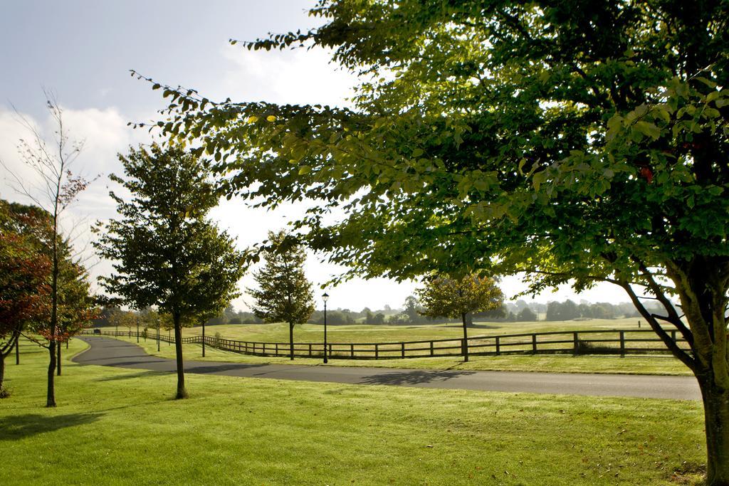 โรงแรมมอยวัลเล่ย์โฮเท็ลแอนด์กอล์ฟรีสอร์ท Moyvalley ภายนอก รูปภาพ