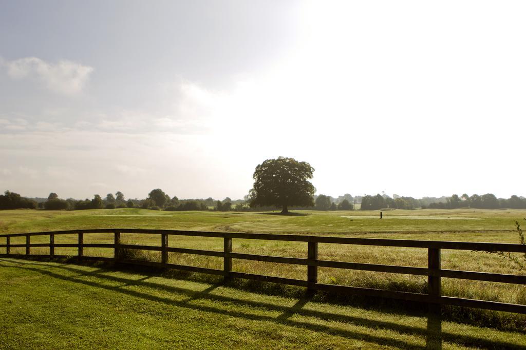โรงแรมมอยวัลเล่ย์โฮเท็ลแอนด์กอล์ฟรีสอร์ท Moyvalley ภายนอก รูปภาพ