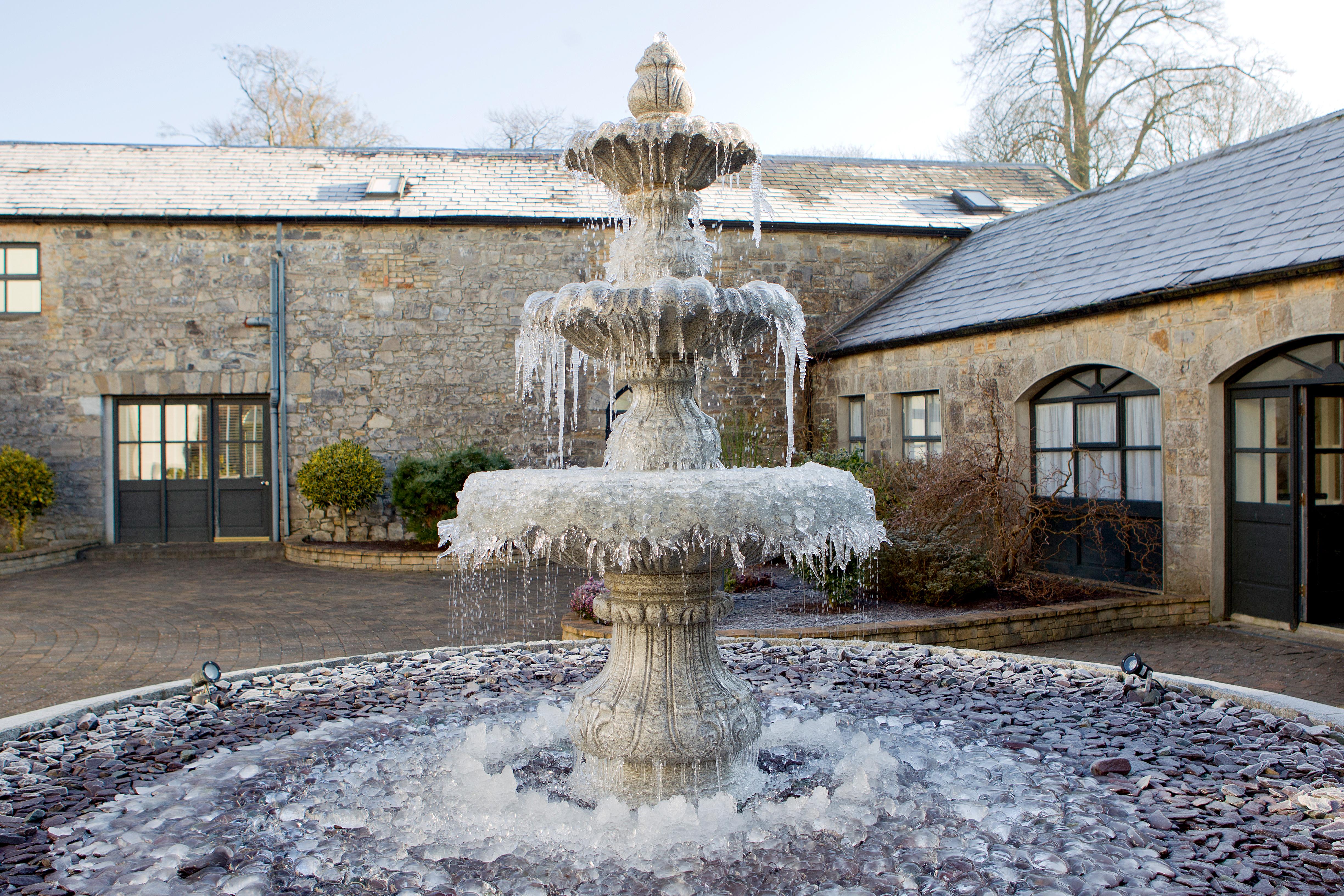 โรงแรมมอยวัลเล่ย์โฮเท็ลแอนด์กอล์ฟรีสอร์ท Moyvalley ภายนอก รูปภาพ