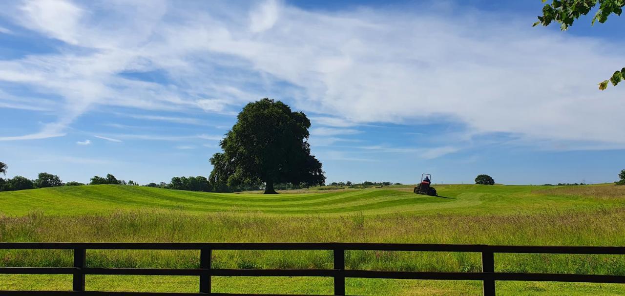 โรงแรมมอยวัลเล่ย์โฮเท็ลแอนด์กอล์ฟรีสอร์ท Moyvalley ภายนอก รูปภาพ